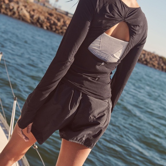 FP Movement In The Wild Short - Picture 2 of 6